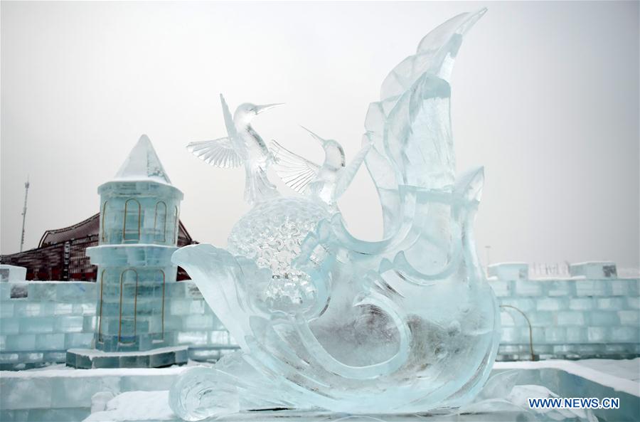 CHINA-HEILONGJIANG-HARBIN-ICE SCULPTURE (CN)