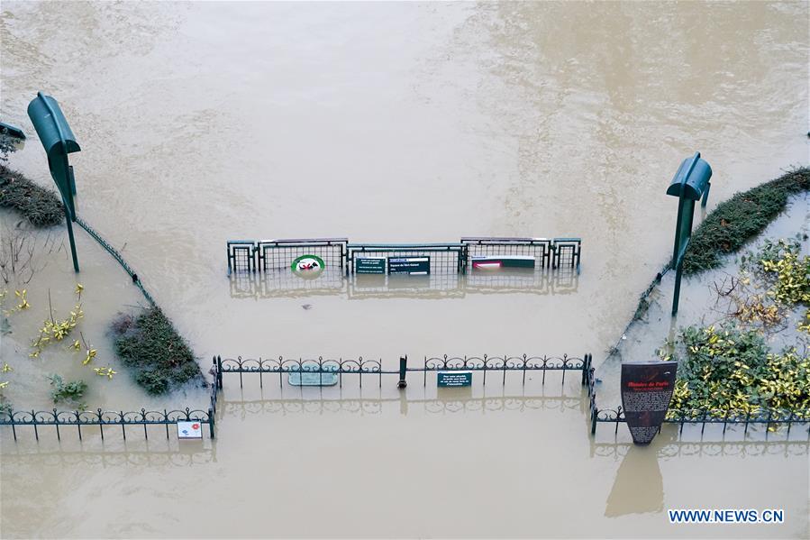 FRANCE-PARIS-FLOODS RISK-ORANGE ALERT