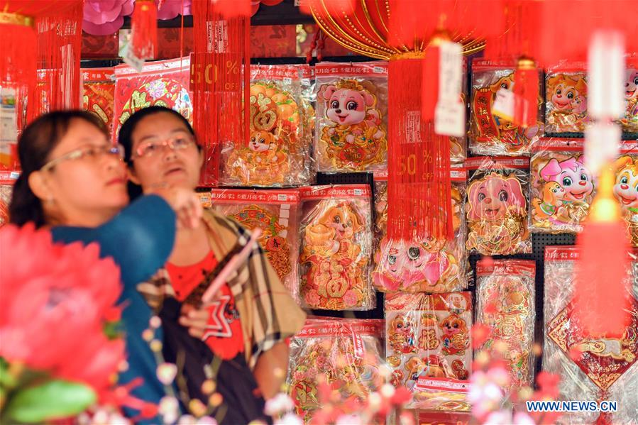 MALAYSIA-KUALA LUMPUR-CHINESE NEW YEAR-DECORATIONS