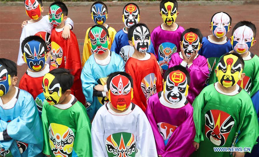 CHINA-CHENGDU-PUPILS-PEKING OPERA (CN)