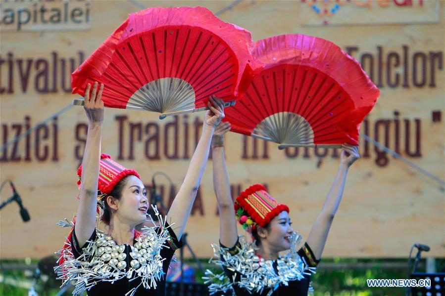 ROMANIA-BUCHAREST-FOLKLORE FESTIVAL-CHINA-YUNNAN-PERFORMANCE