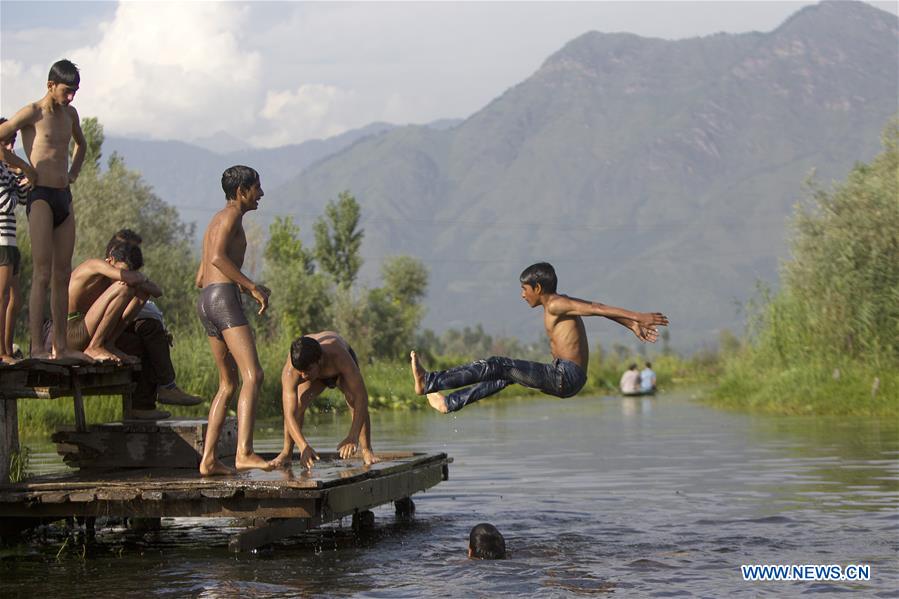 INDIAN-CONTROLLED KASHMIR-SRINAGAR-DAILY LIFE