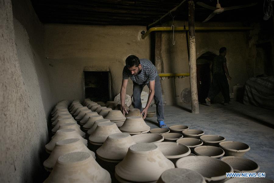 IRAN-LALEJIN CITY-POTTERY