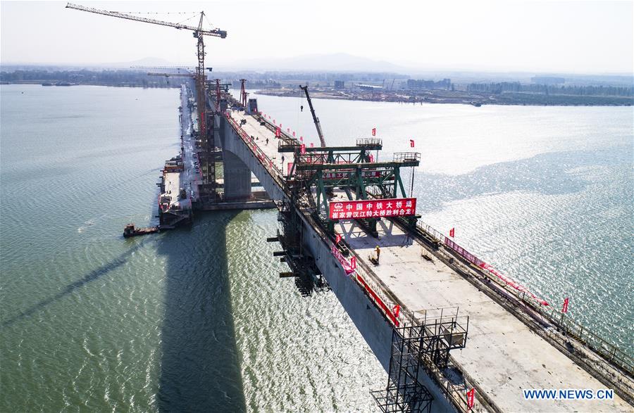 CHINA-HUBEI-XIANGYANG-RAILWAY-BRIDGE-CONSTRUCTION (CN)