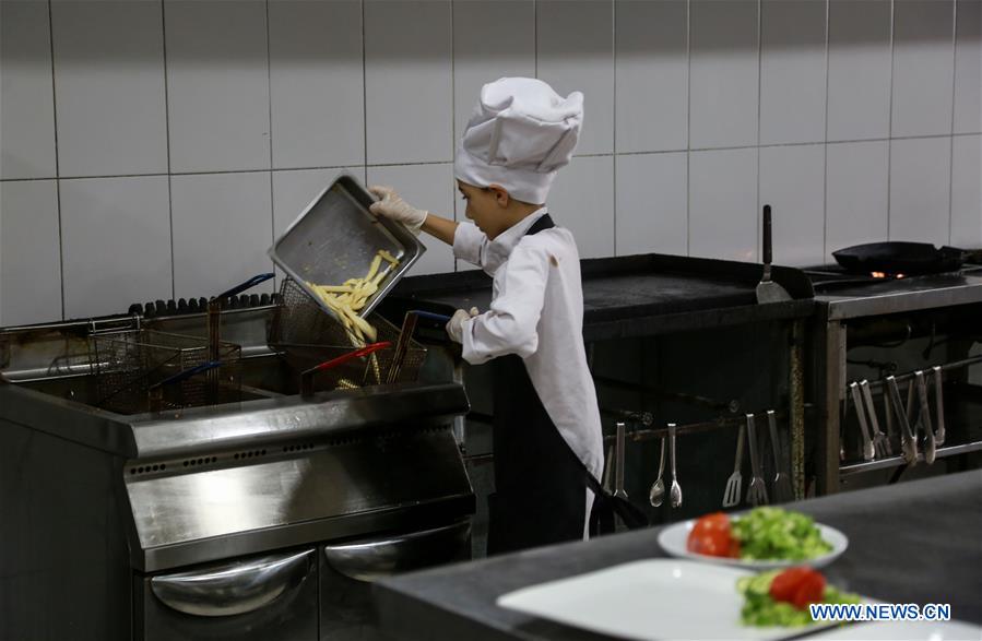 MIDEAST-GAZA-CHILD-CANCER-COOK-FEATURE