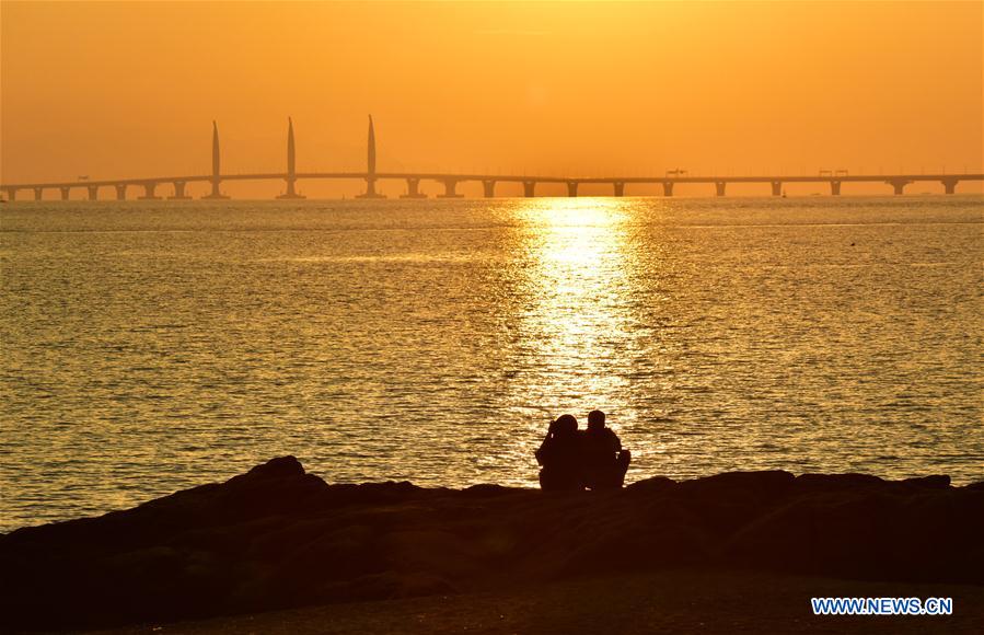 Xinhua Headlines: World's longest cross-sea bridge opens, integrating China's Greater Bay Area