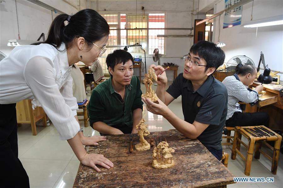 CHINA-FUJIAN-PUTIAN-WOOD CARVING (CN)