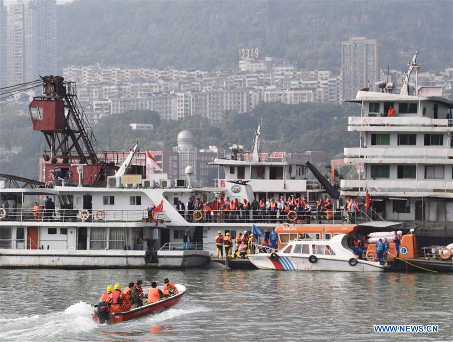 CHINA-CHONGQING-BUS CRASH-RESCUE (CN)