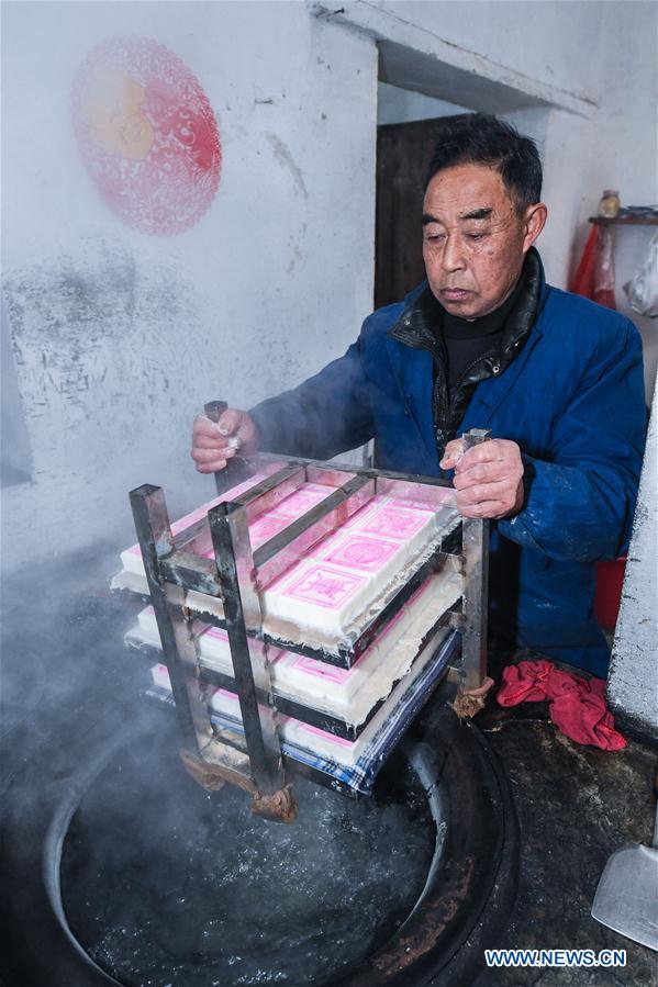 CHINA-ZHEJIANG-HUZHOU-SPRING FESTIVAL-TRADITIONAL SNACK (CN)