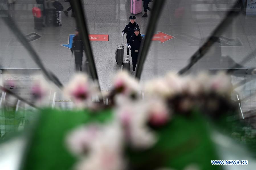 CHINA-HEFEI-SPRING FESTIVAL TRAVEL RUSH-RAILWAY POLICEWOMEN (CN)