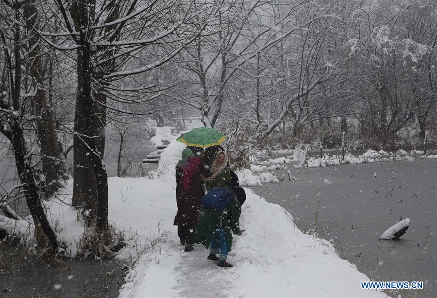 KASHMIR-SRINAGAR-SNOWFALL