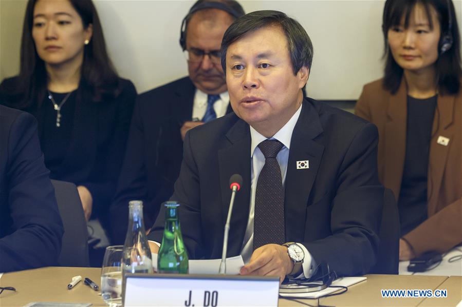 (SP)SWITZERLAND-LAUSANNE-IOC-DPRK-SOUTH KOREA-DISCUSSION