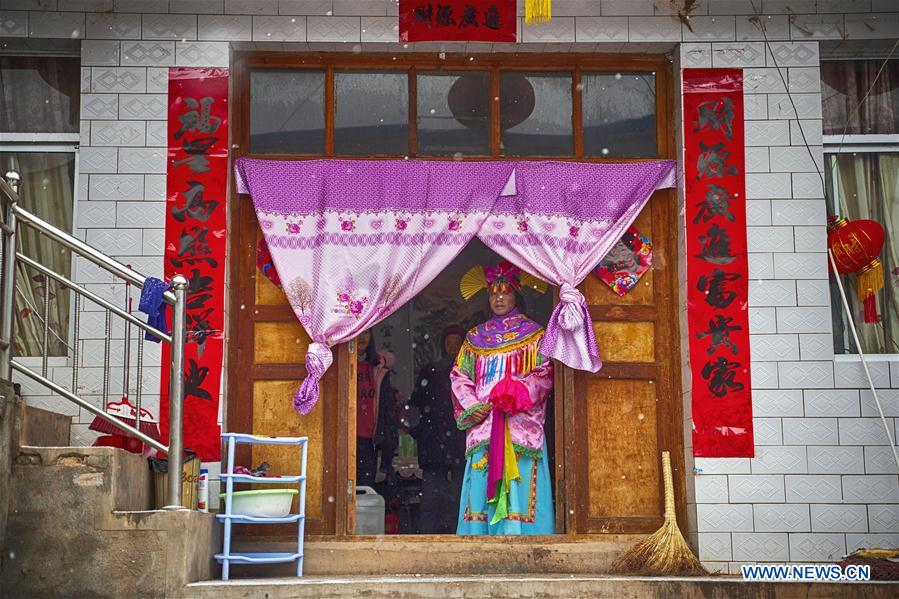 CHINA-GANSU-LONGNAN-LANTERN FESTIVAL-FOLK OPERA (CN)