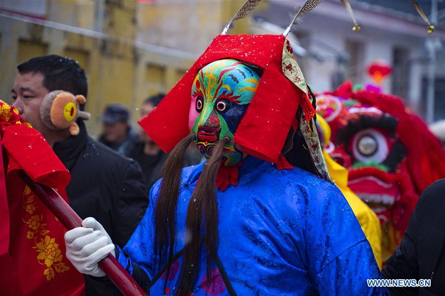 CHINA-GANSU-LONGNAN-LANTERN FESTIVAL-FOLK OPERA (CN)