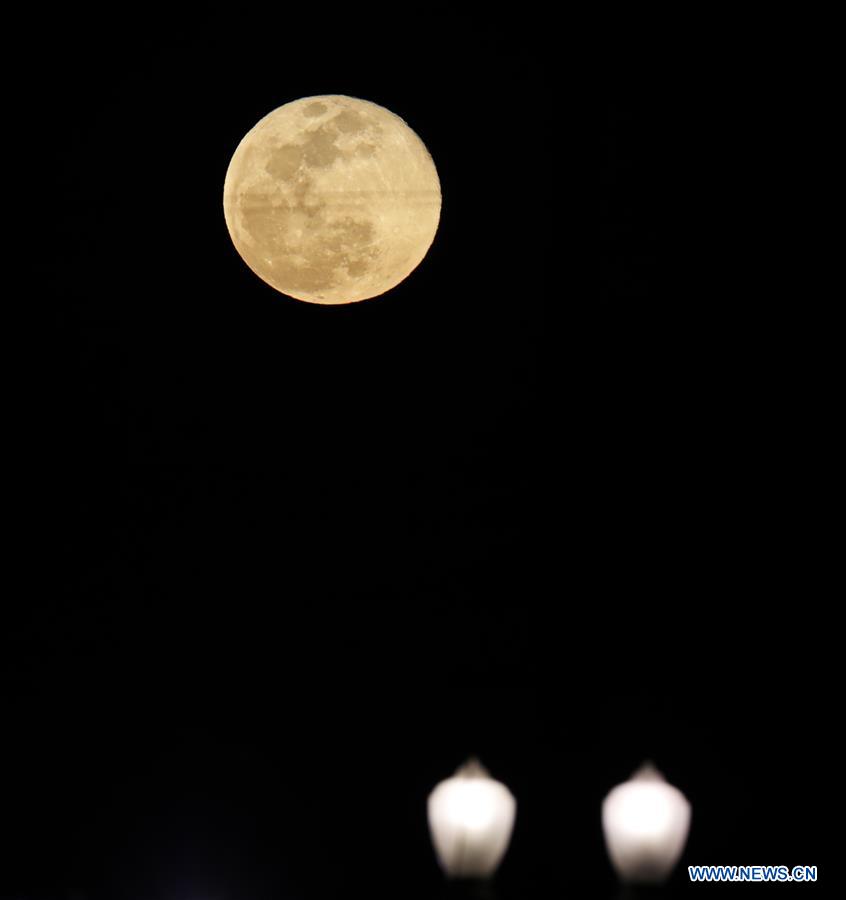 U.S.-LOS ANGELES-FULL MOON 