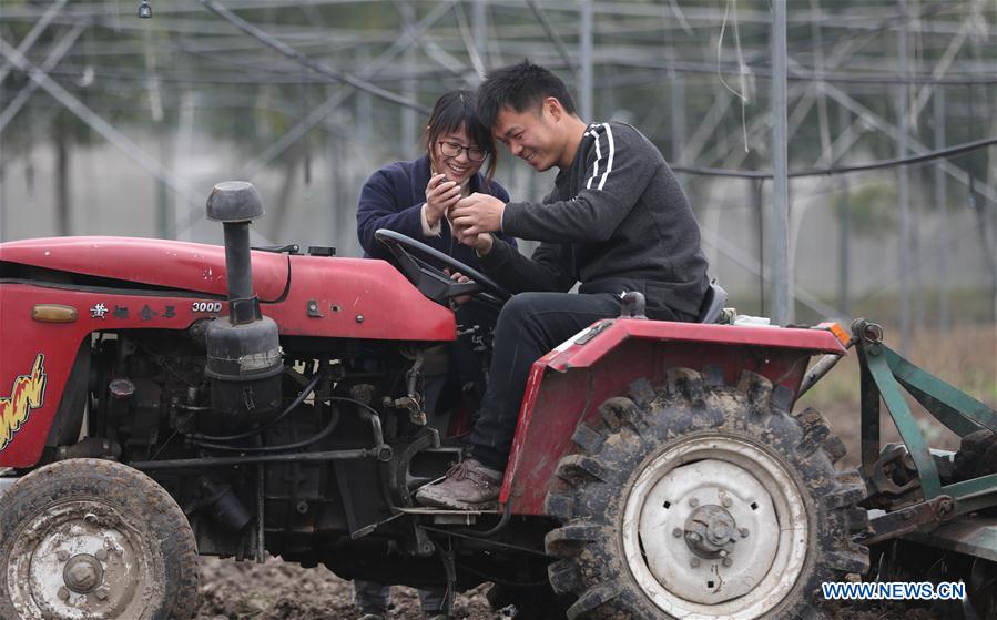 CHINA-JIANGSU-HIGHLY EDUCATED COUPLE-FARMING BUSINESS (CN)