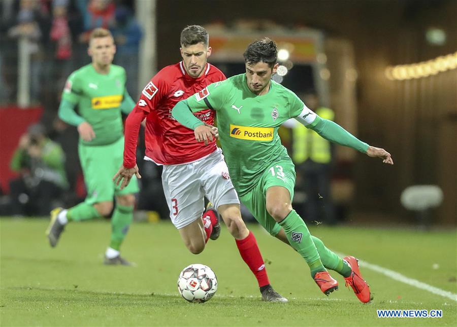 (SP)GERMANY-MAINZ-SOCCER-BUNDESLIGA-MAINZ VS MOENCHENGLADBACH