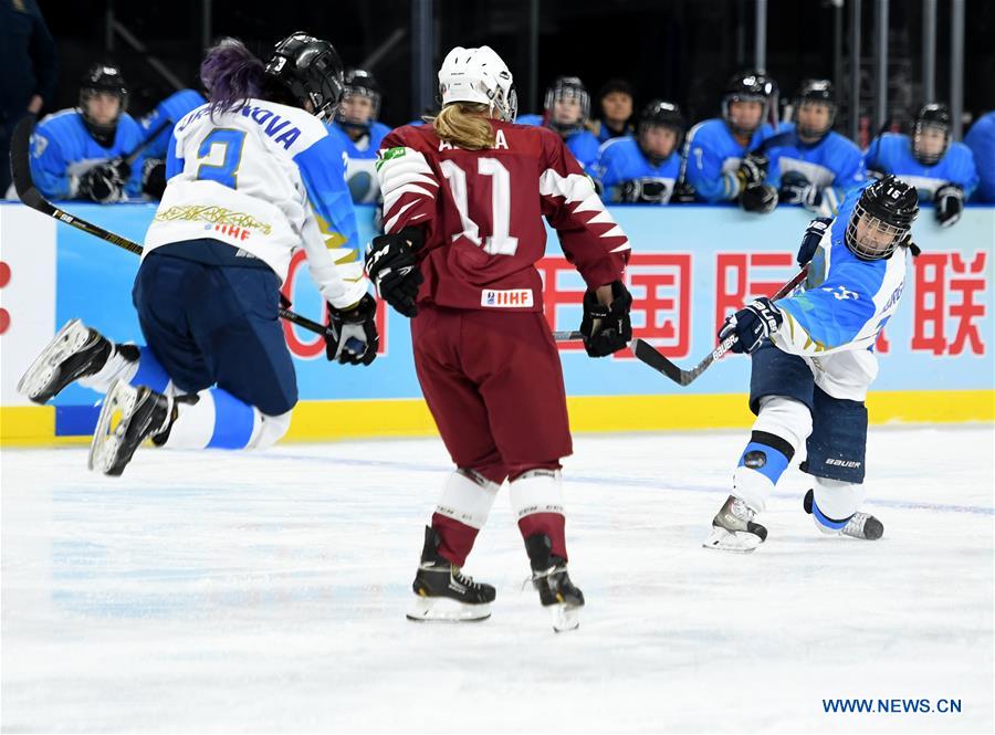 (SP)CHINA-BEIJING-ICE HOCKEY-WOMEN'S WORLD CHAMPIONSHIP-DIV I GROUP B-LATVIJAS VS KAZAKHSTAN