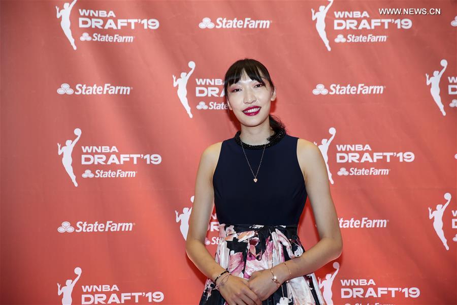 (SP)U.S.-NEW YORK-BASKETBALL-WNBA DRAFT-CHINA'S HAN XU