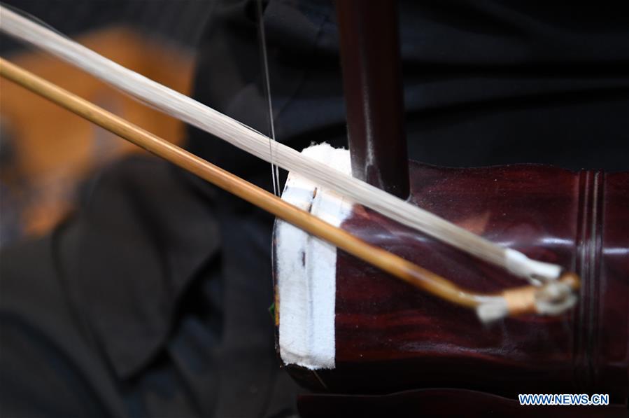 CHINA-GANSU-MUSICAL INSTRUMENTS-ERHU (CN)