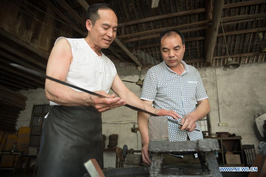 CHINA-ZHEJIANG-SWORD MAKING (CN)