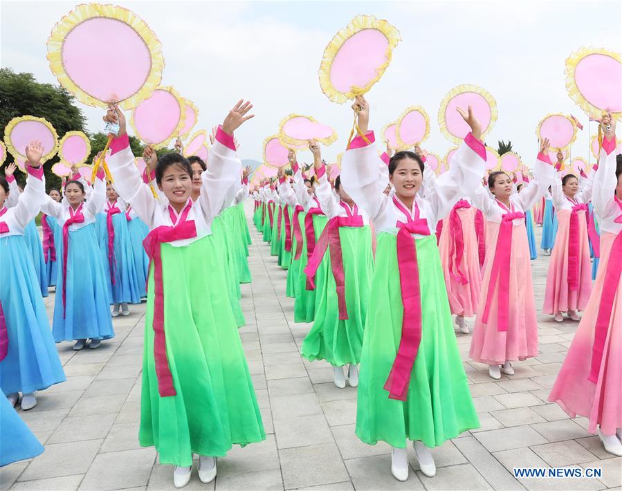 DPRK-PYONGYANG-XI JINPING-PEOPLE-WELCOME