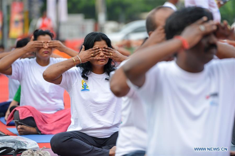 (SP)MALAYSIA-BATU CAVES-INTERNATIONAL YOGA DAY