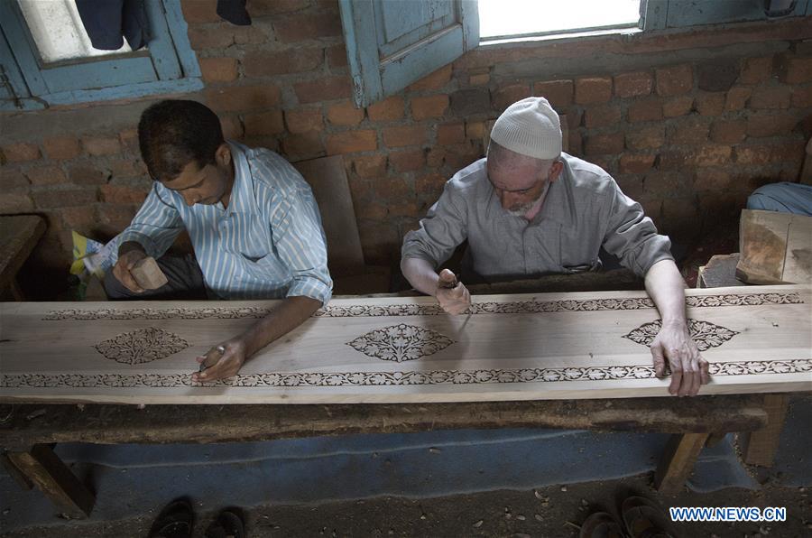 KASHMIR-SRINAGAR-WALNUT WOOD CARVING