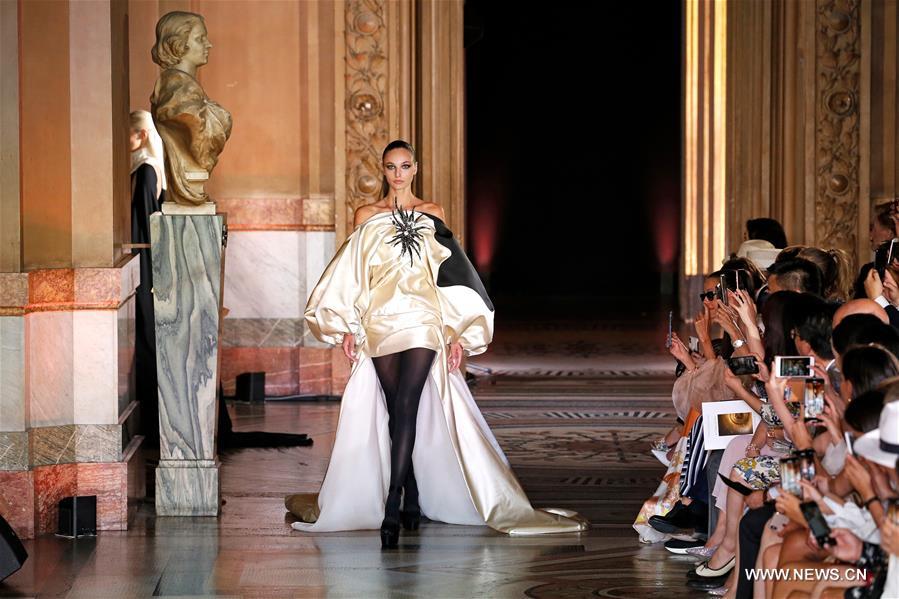 FRANCE-PARIS-FASHION WEEK-STEPHANE ROLLAND