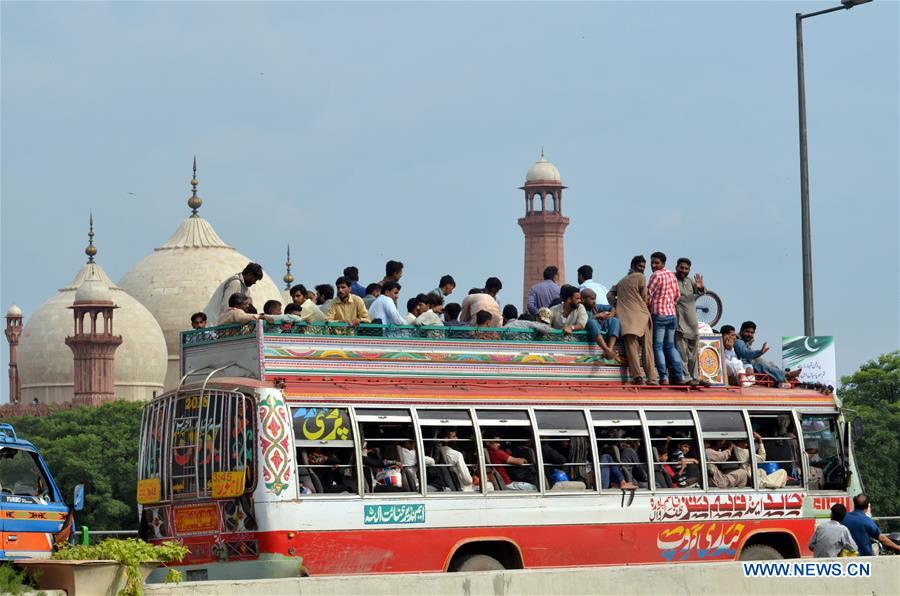 PAKISTAN-LAHORE-EID-AL-ADHA-TRAVELERS