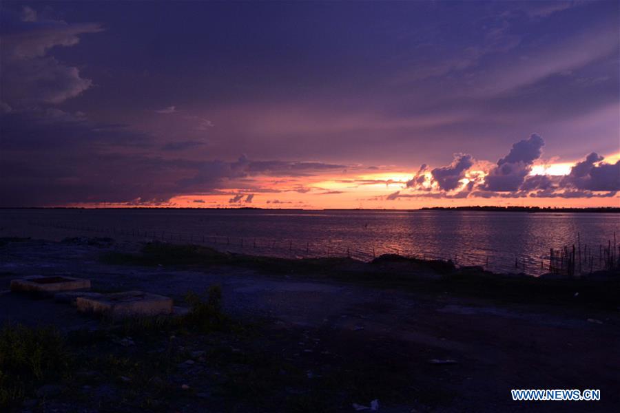 SRI LANKA-MANNAR-SUNSET