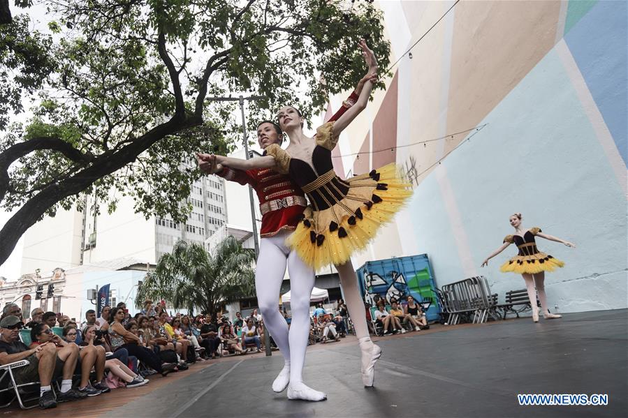 BRAZIL-SAO PAULO-BALLET-STREET SHOW