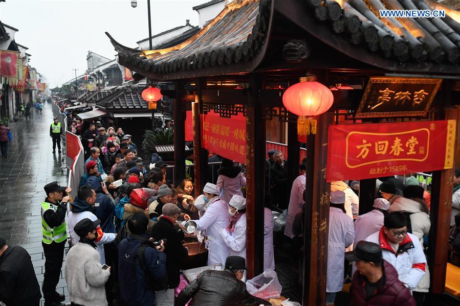 CHINA-ZHEJIANG-HANGZHOU-LABA FESTIVAL-PORRIDGE (CN)