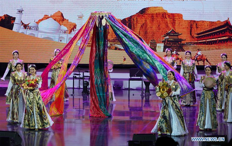 UZBEKISTAN-TASHKENT-UZBEK STUDENTS-CHINESE ART FESTIVAL