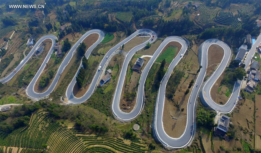 #CHINA-HUBEI-ENSHI-WINDING MOUNTAIN ROAD (CN)    