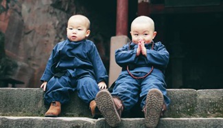 Adorable little monk twins seen at Buddhist temple in Chongqing