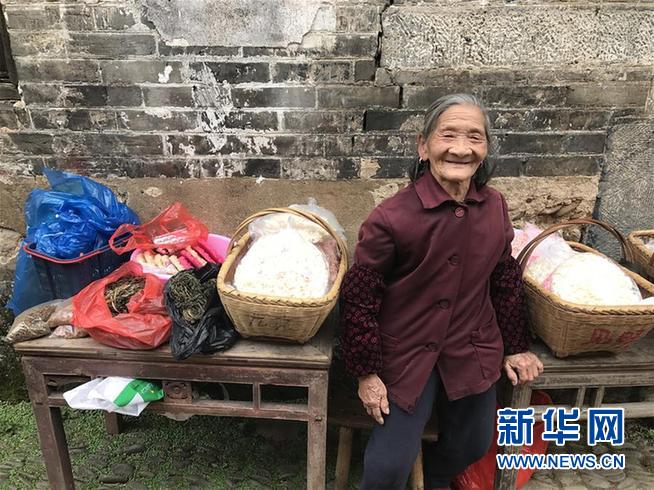 （新春走基层·图文互动）（2）“半条被子”村日子红火了