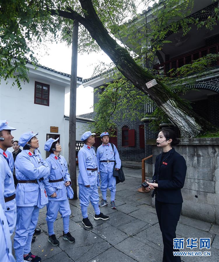 （新华全媒头条·壮丽70年·奋斗新时代——记者再走长征路·图文互动）（4）伟大转折是怎样发生的——重回遵义会议现场