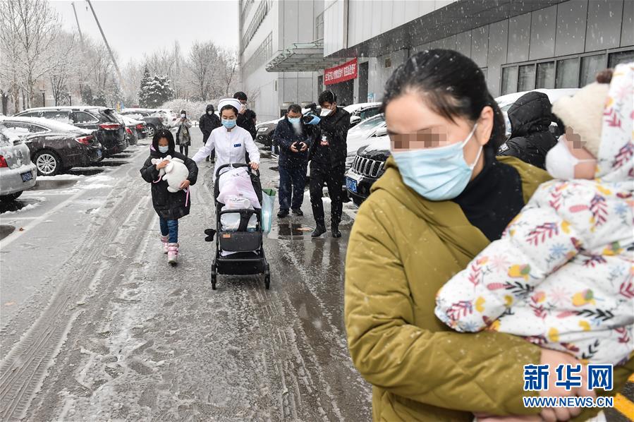 （聚焦疫情防控·图文互动）（4）“等奇奇长大了，一定带她再来北京”——北京9个月患儿出院记