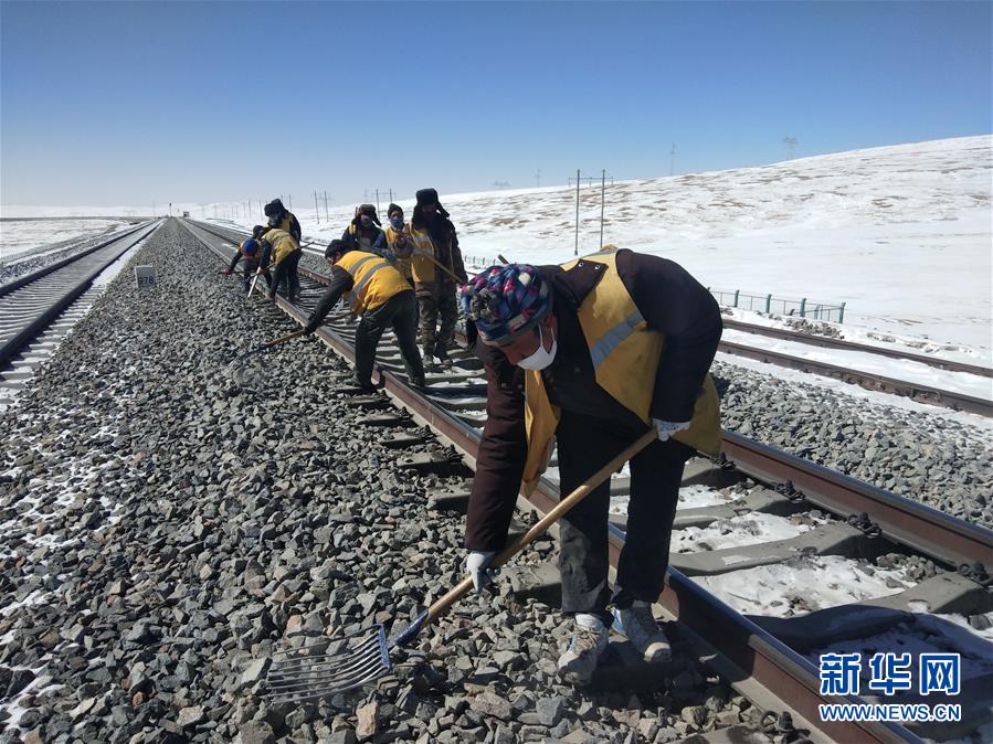 （新华全媒头条·图文互动）（13）用脚步和忠诚守护雪域天路——记青藏铁路望昆线路车间副主任于本蕃