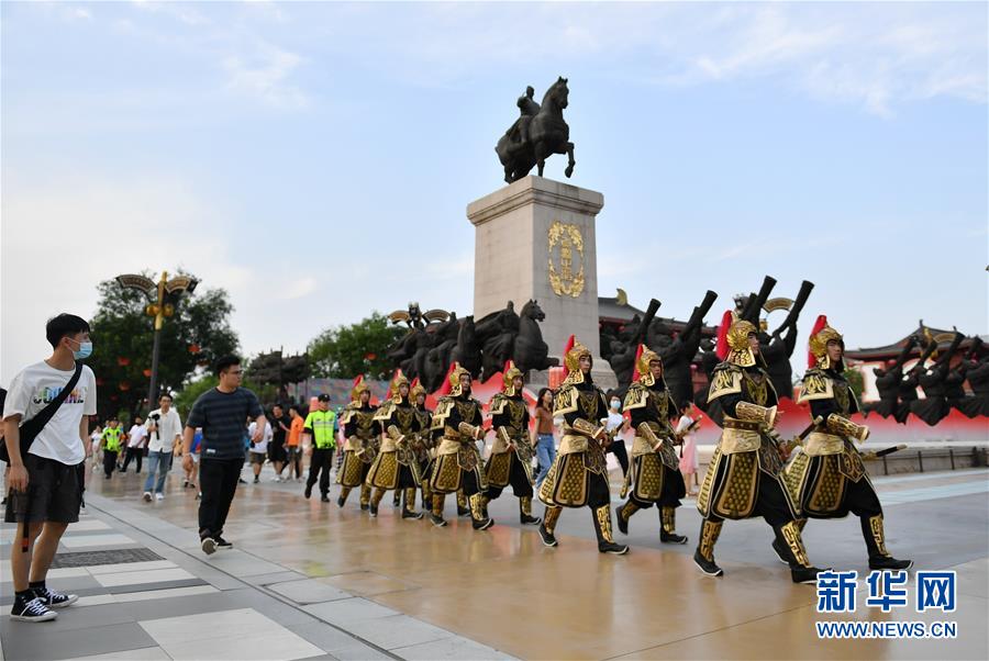 （新华全媒头条·图文互动）（3）线上线下消费升温 文旅活动迈上“云端”——端午假期透视我国经济高质量发展新动力