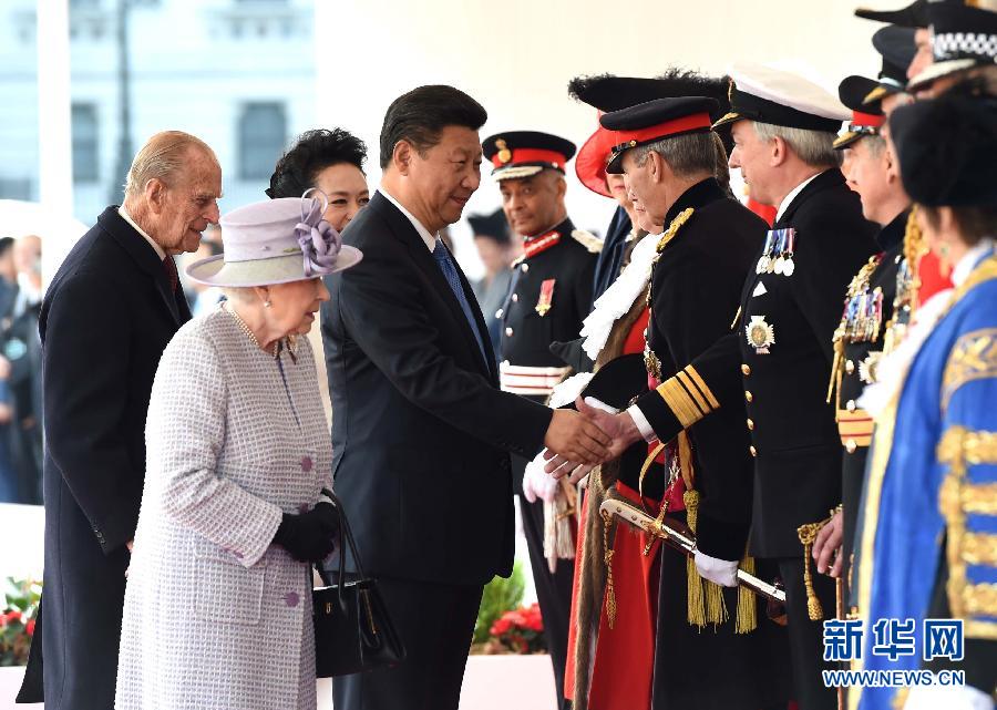 10月20日，对英国进行国事访问的国家主席习近平出席英国女王伊丽莎白二世在伦敦骑兵检阅场举行的隆重欢迎仪式。 新华社记者 饶爱民 摄